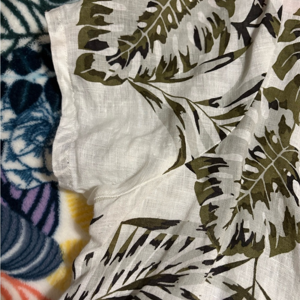 C&C California Linen Top with Tropical Leaf Design - Picture 2 of 13
